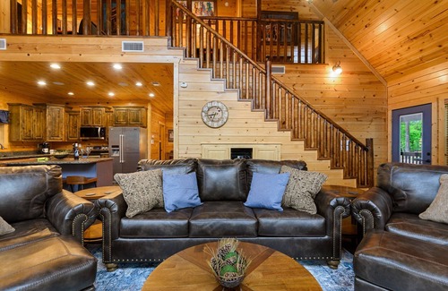 Hochatown Cabina | Piney Forest Retreat - Hot Tub, Firepit, Foosball, Arcade Table, Pool Table
