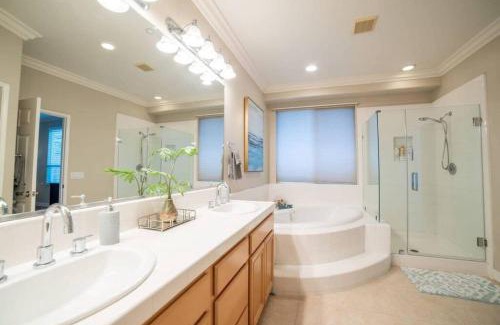 Placentia Casa | Ping Pong, A/C, Netflix, Grill, Jacuzzi Tub, W/D