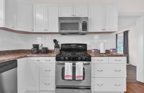 Terry Sanford Casa | Ping-Pong & Huge Yard! Central- Fayetteville Pearl