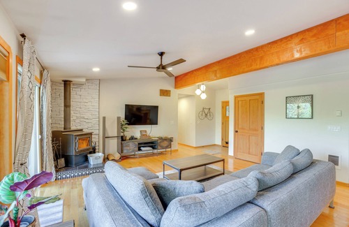 Deschutes River Woods Cabina | Ping-Pong & Private Hot Tub: Family Cabin in Bend!