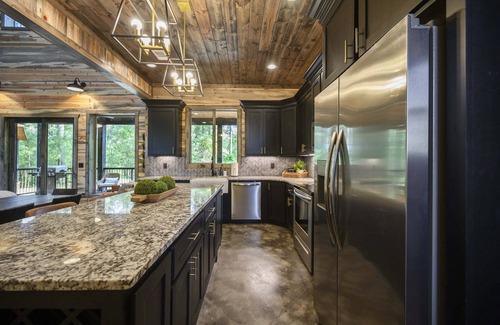 Pickens Cabina | Pining Away Cabin; 3 King BRs, 6 bunks, playset, firepit, spa, arcade, smart tvs
