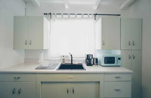 Twentynine Palms Casa | Pink, Architect-Appointed House! 3 min from JTNP.