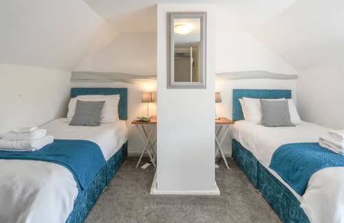 Diss Cabaña | PINK COTTAGE, STRADBROKE, pet friendly, with open fire in Stradbroke