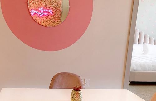 Riverside Apartamento | Pink Dreams Tempe Luxury Stay
