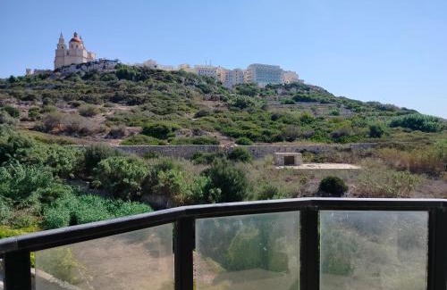 Għadira Apartamento | Pink Fairy Paradise Penthouse, 10mins from the beach