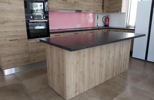 Għadira Apartamento | Pink Fairy Paradise Penthouse, 10mins from the beach