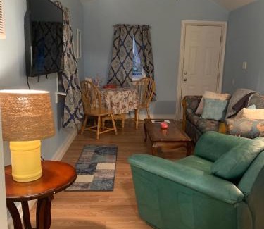 Norfolk - Virginia Beach Casa | Pink Flamingo at the Beach cottage