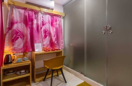 Kukatpalli Apartamento | Pink Hawk Hospitality: Where Every Moment is Luxurious, with a Jacuzzi Touch.
