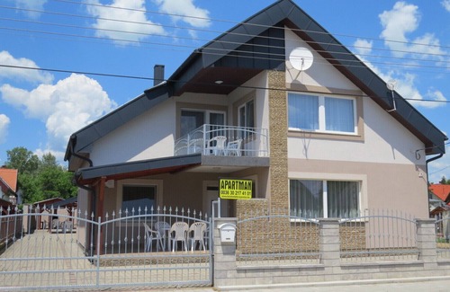 Balatonlelle Apartamento | Pink Panther Ap.3 - Dos Habitaciones Piso, Capacidad 5