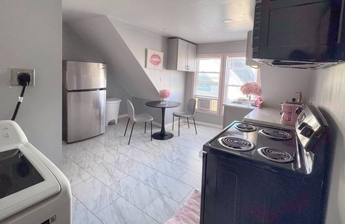 Southside Apartamento | Pink Paradise! Cozy Getaway near SU!