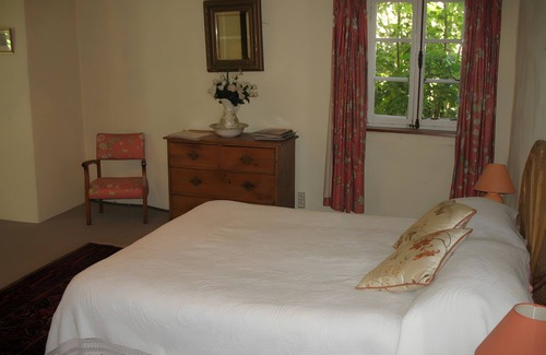 Sauzet Cama Y Desayuno | Pink Room with Pool and Garden
