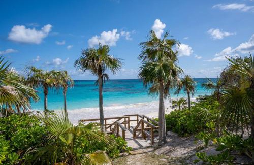 Governor's Harbour Apartamento | Pink Sands Point estate