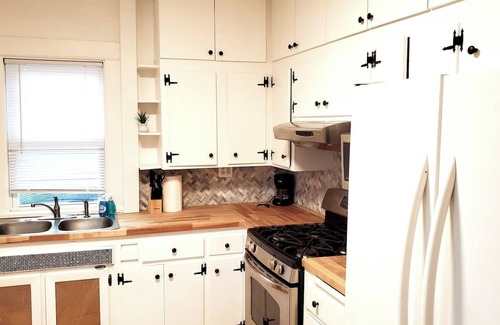Midway Casa | Pinkston Gardens Near MSP airport & Allianz Field