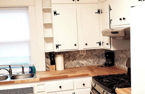 Midway Casa | Pinkston Gardens Near MSP airport & Allianz Field