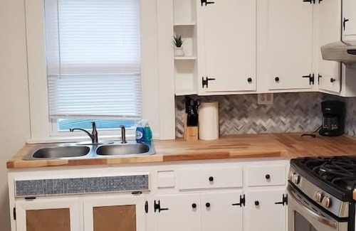 Midway Casa | Pinkston Gardens Near MSP airport & Allianz Field