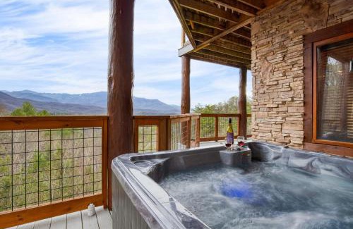 Pittman Center Casa | Pinnacle Chalet by AvantStay Luxury Cabin w Panoramic Views Fireplace Game Room
