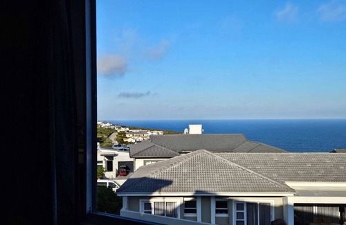 Pinnacle Point Casa | Pinnacle Golf Estate: 4-Bedroom, 5-Bed Modern Luxury with Sweeping Ocean Views.