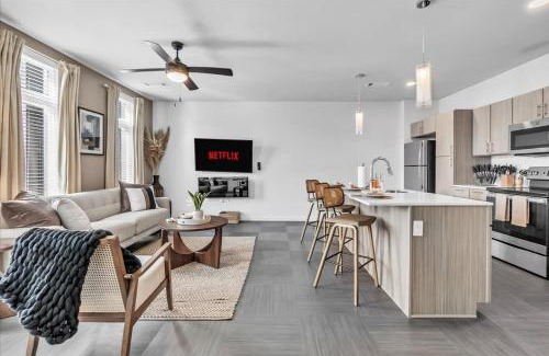 Rogers Apartamento | Pinnacle Heights 1Bdrm 2nd flr Pool Fitness Center Yoga Studio Dog Spa