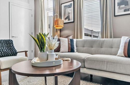 Rogers Apartamento | Pinnacle Heights 1Bdrm 2nd flr Pool Fitness Center Yoga Studio Dog Spa