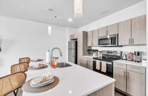 Rogers Apartamento | Pinnacle Heights 1Bdrm 2nd flr Pool Fitness Center Yoga Studio Dog Spa