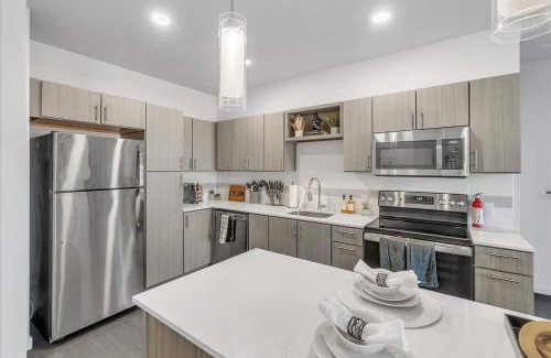 Rogers Apartamento | Pinnacle Heights 2Bdrm 2nd flr Pool Fitness Center Yoga Studio Dog Spa