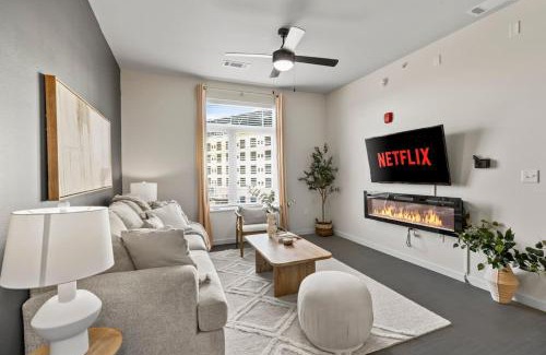 Rogers Casa | Pinnacle Heights 2Bdrm 3rd flr Near Walmart Amp Pool Fitness Center Yoga Studio Dog Spa