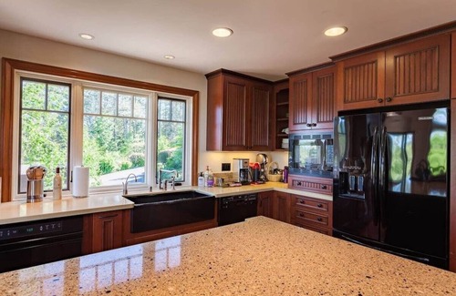 Freestone Casa | Pinot Views, sleeps 10, Pool/Spa, BBQ, Firepit