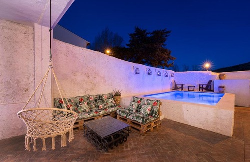 Alcala la Real Chalet De Esquí | Pintoresco Alojamiento Rural La Camarilla