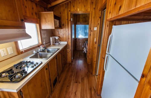 Lincoln Acres Complejo | Pio Pico Camping Resort One-Bedroom Cabin 13
