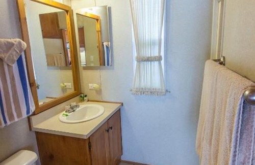 Lincoln Acres Complejo | Pio Pico Camping Resort One-Bedroom Cabin 13