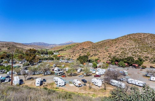 Lincoln Acres Complejo | Pio Pico Camping Resort One-Bedroom Cabin 14