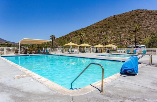Lincoln Acres Complejo | Pio Pico Camping Resort One-Bedroom Cabin 14
