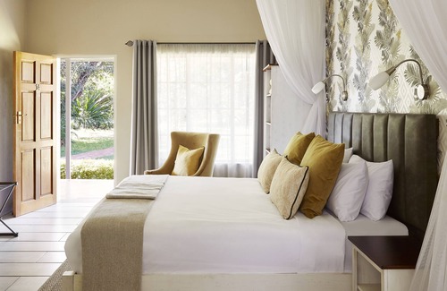 Victoria Falls Cabina | Pioneers Lodge