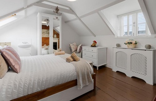 Exeter Casa | Pip's Cottage by Staytor Accommodation
