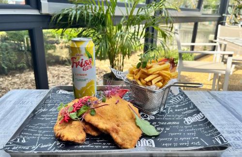 Gyorujbarat Casa | Pipacs Panír & Grill Garden Vendégház