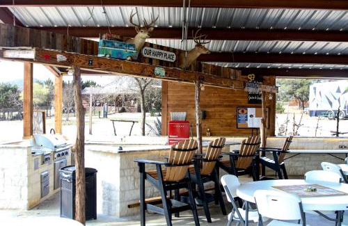 Pipe Creek Casa | Pipe Creek Cabin Rental for Glamping Getaways near Austin, Texas