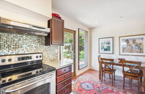 Pipe Creek Casa | Pipe Creek Escape w/ Screened-In Porch & Hot Tub!