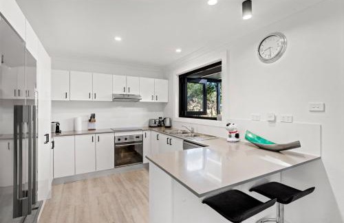 Culburra Beach Casa | Pipers Spot - Pet Friendly - Fireplace with Swimming Pool