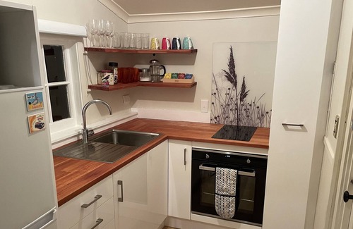 Riverton Casa | Pipi Point (Beach cottage, 50 metres from shore)