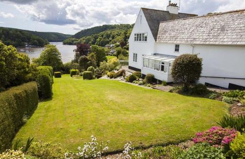 Dittisham Casa | Pipiriki - Spectacular views and outstanding garden in peaceful location
