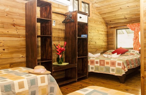 Bahía Drake Cabina | Pirate Cove