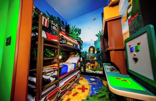 Winter Haven Hotel | Pirate Island Hotel: Splashy Pirate Adventure, Playgrounds, Near Legoland
