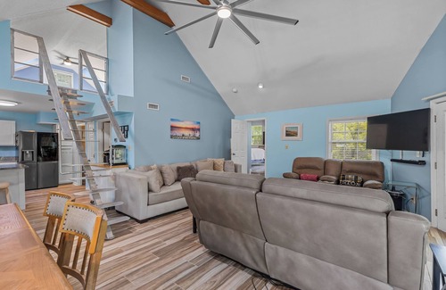 Conway Casa | Pirate's Cove Bungalow ! Boat ramp Hot Tub Pool Firepit! Close to CCU! Secluded!