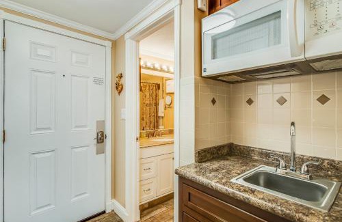 Fort Walton Beach Hotel | Pirates Bay A113
