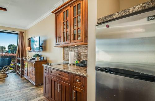 Fort Walton Beach Hotel | Pirates Bay A113