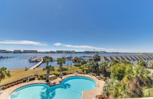 Fort Walton Beach Hotel | Pirates Bay A215