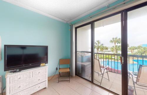 Fort Walton Beach Hotel | Pirates Bay A210