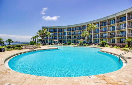 Fort Walton Beach Hotel | Pirates Bay A304