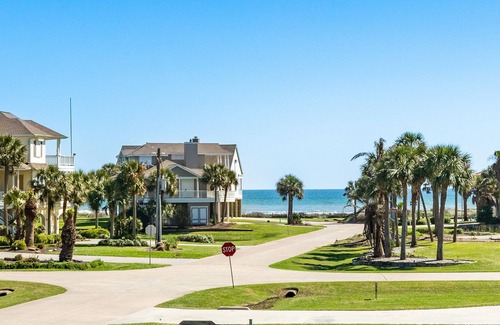 Pirates Beach West Casa | Pirivate Beachside Home w/ Gulf Views, Wrap-Around Deck, Bright & Airy Interior