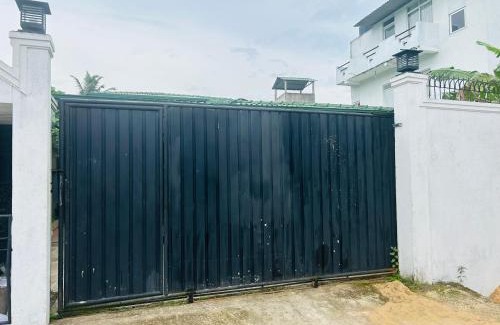 Boralesgamuwa Apartamento | Pirivena Garden Resort - AC Units, Kitchen, Attached Bath Room, & WiFi